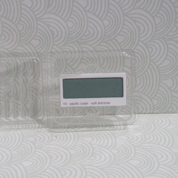 CLINIQUE💥SOFT SHIMMER EYESHADOW #1X PACIFIC COAST REFILL💥 - Picture 2 of 5
